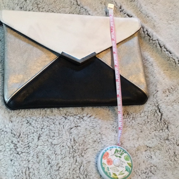 ✨2/$15 {Express} clutch/wristlet - Picture 7 of 7